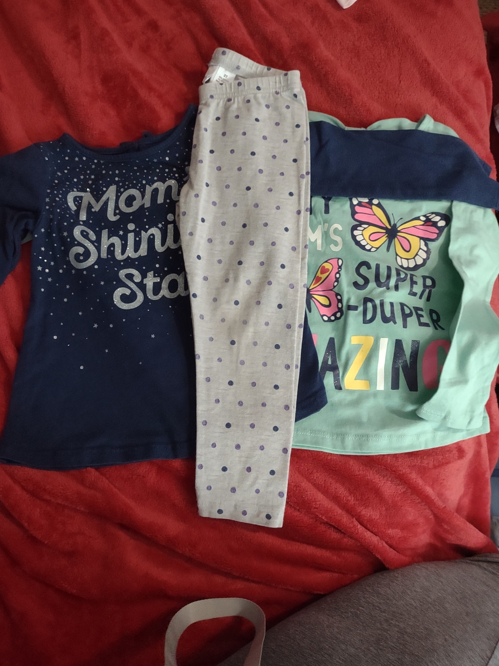 3T Bundle. 2 Tops  1 Pr leggings
